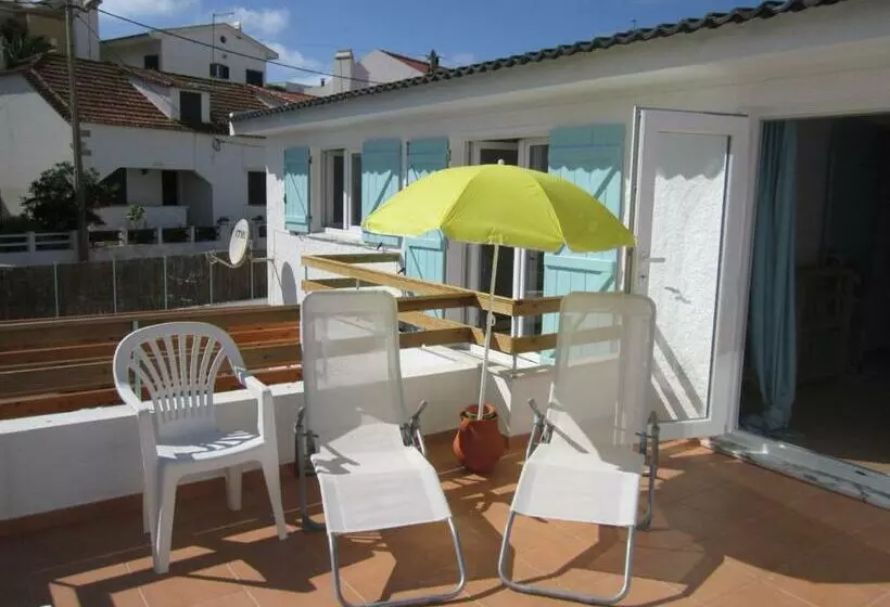 Retkeilymaja Native Surfhouse