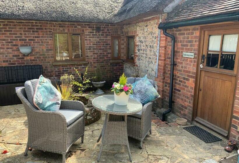 Hotelli Thatched Cottage