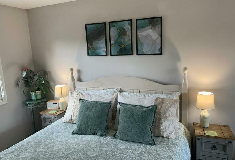 Hotelli Thatched Cottage