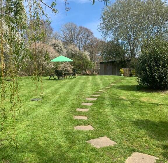 Hotelli Thatched Cottage