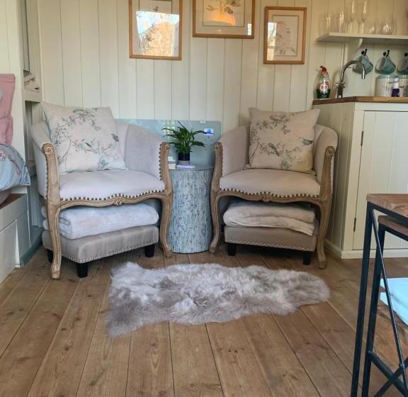 Hotelli Thatched Cottage