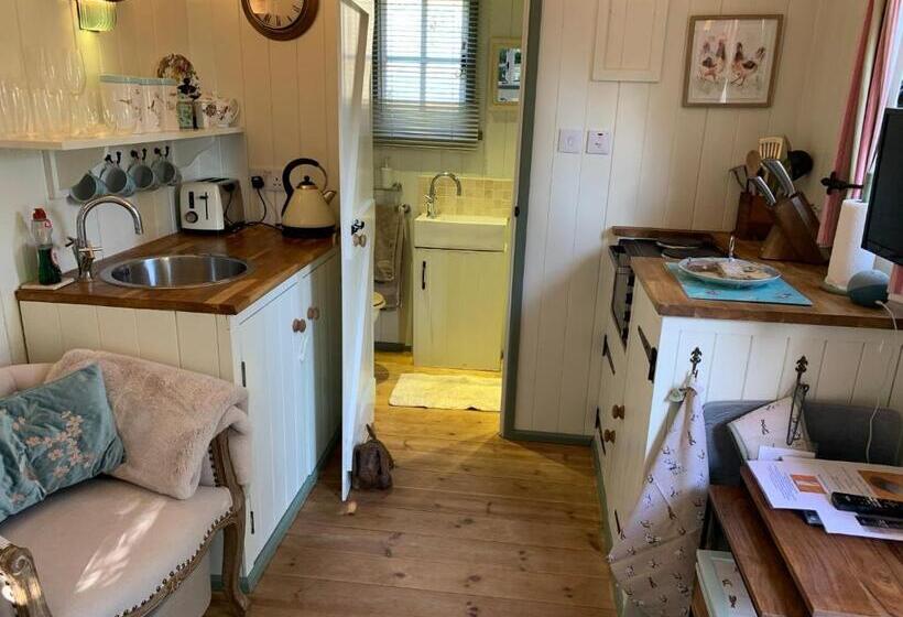 Hotelli Thatched Cottage