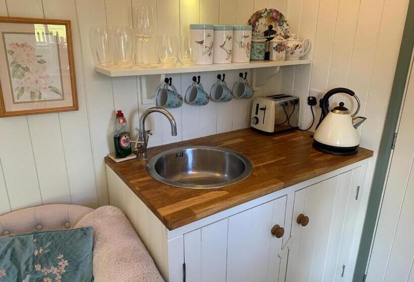 Hotelli Thatched Cottage