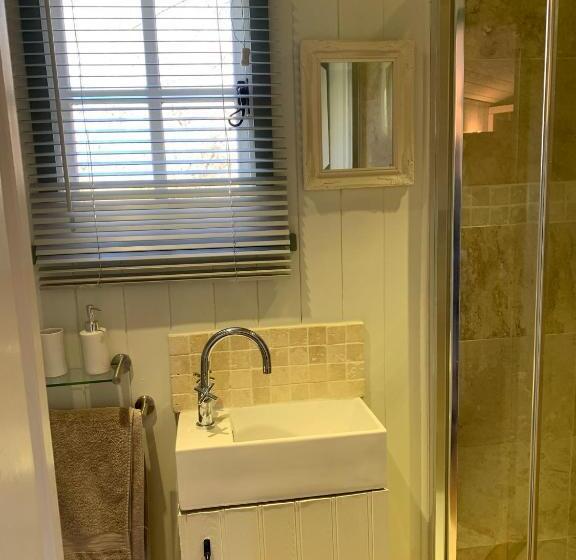 Hotelli Thatched Cottage