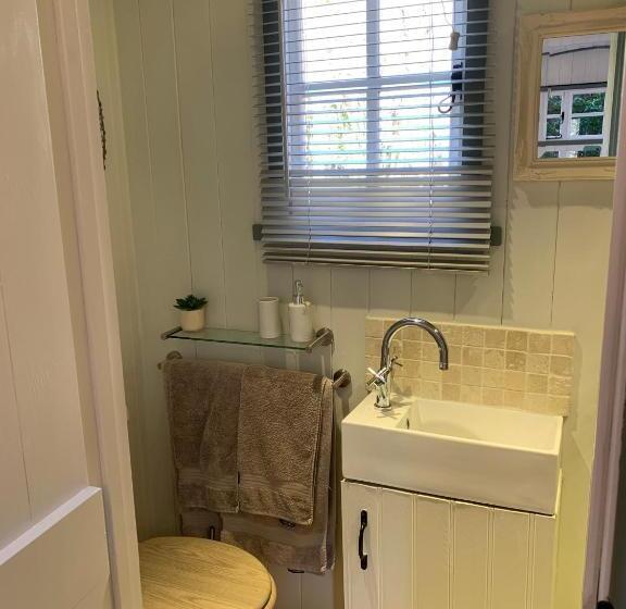 Hotelli Thatched Cottage