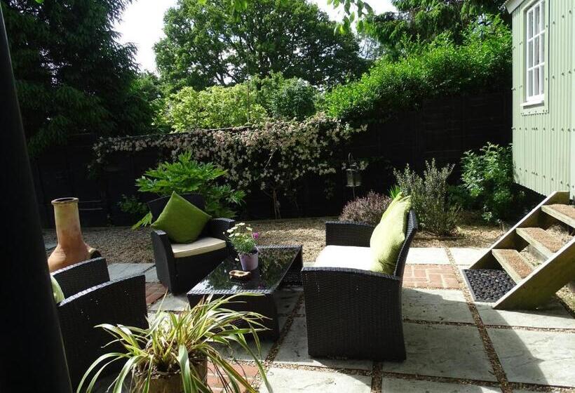 Hotelli Thatched Cottage