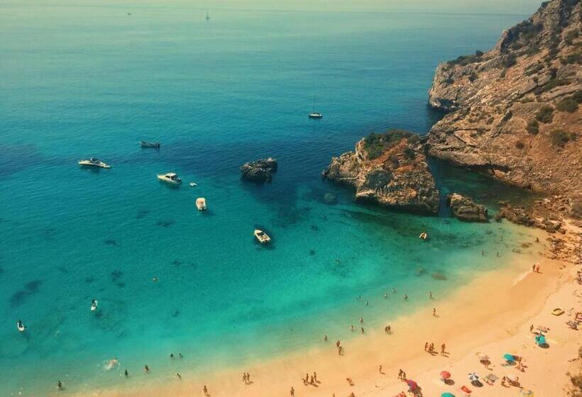 펜션 Lobateira Villas