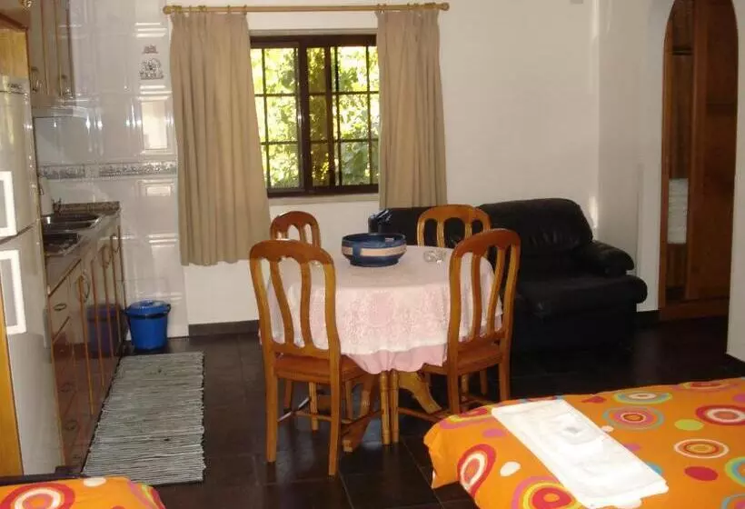 Majatalo Lobateira Villas