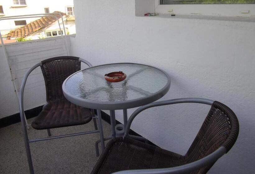 פנסיון Sakutski House