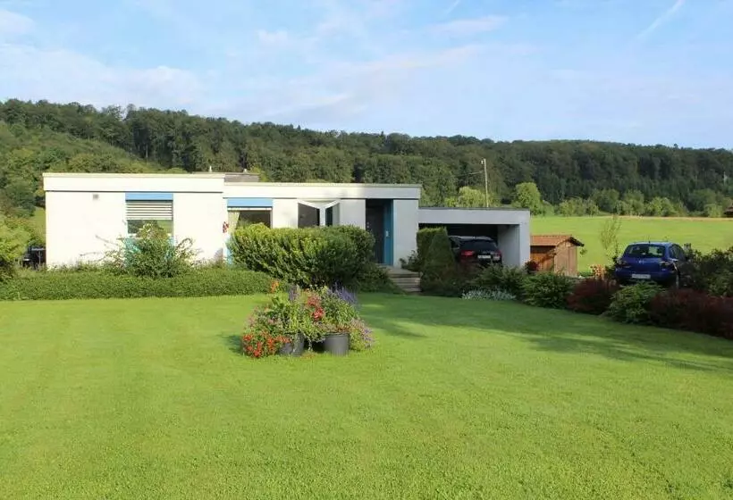 Aamiaismajoitus (B&B) Les Petites Chambres De La Bleue Maison