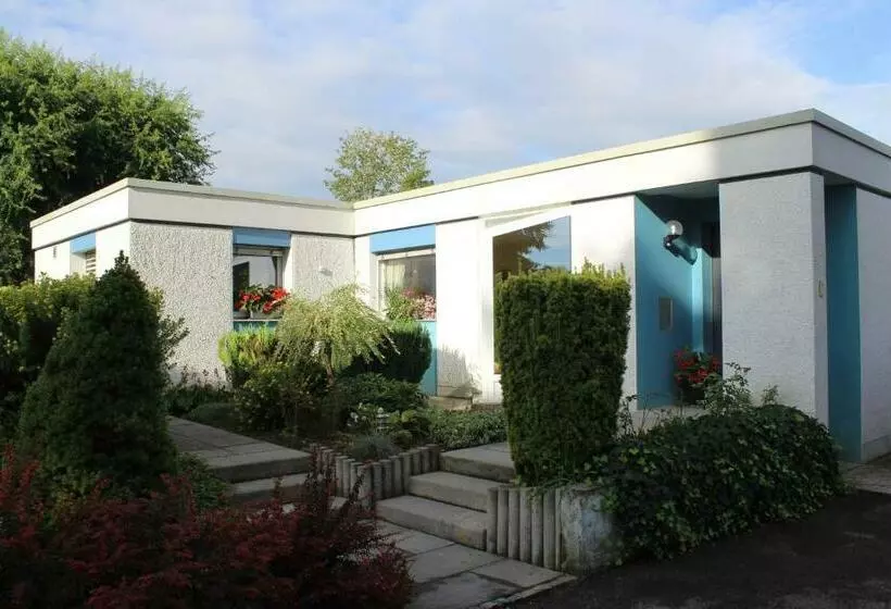 Aamiaismajoitus (B&B) Les Petites Chambres De La Bleue Maison