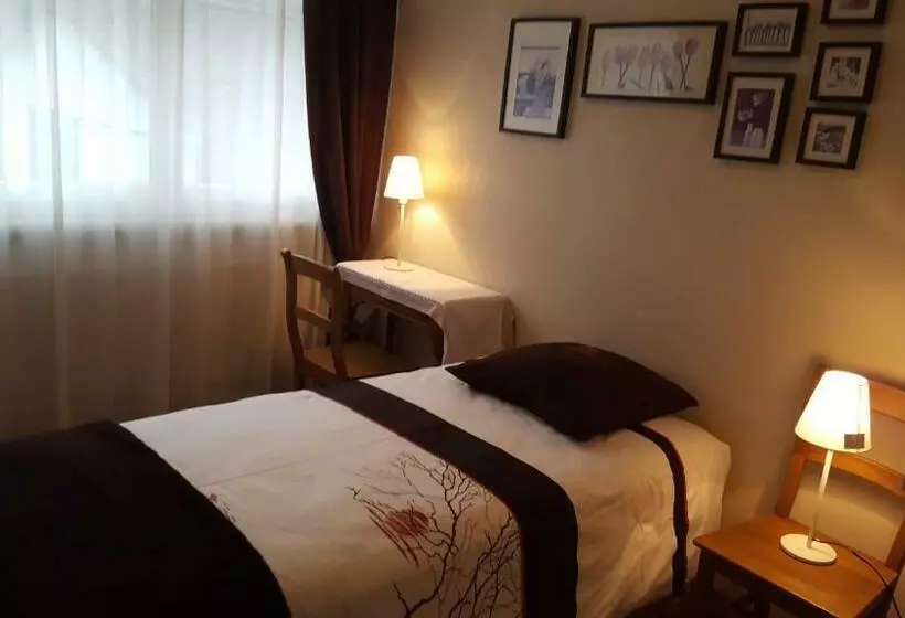 Aamiaismajoitus (B&B) Les Petites Chambres De La Bleue Maison
