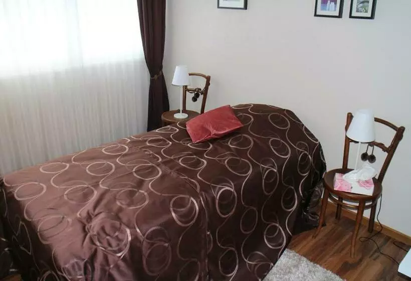 Aamiaismajoitus (B&B) Les Petites Chambres De La Bleue Maison