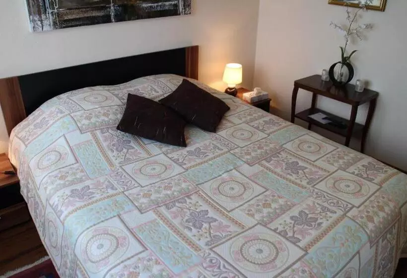 Aamiaismajoitus (B&B) Les Petites Chambres De La Bleue Maison