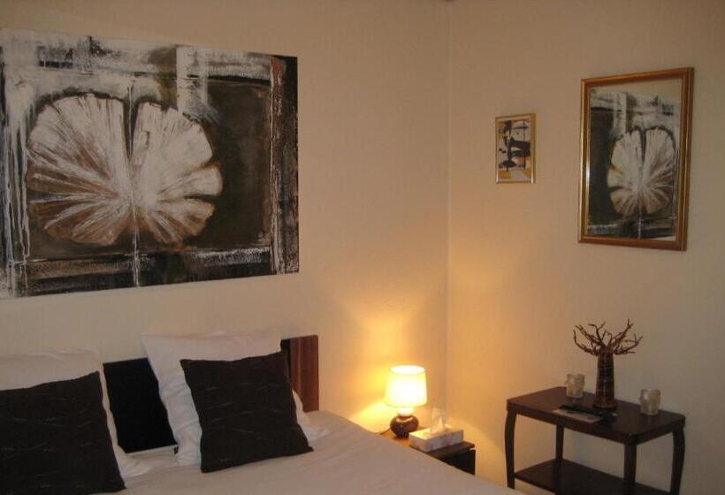 مبيت وإفطار Les Petites Chambres De La Bleue Maison