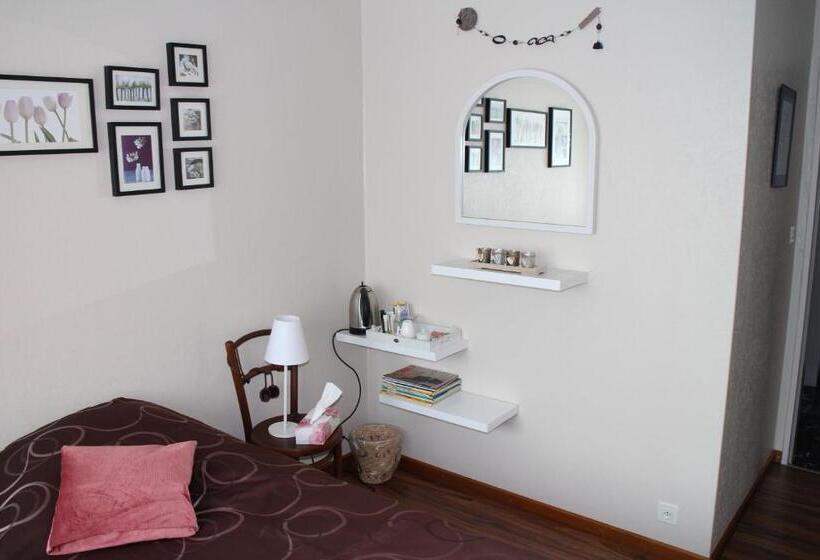 مبيت وإفطار Les Petites Chambres De La Bleue Maison