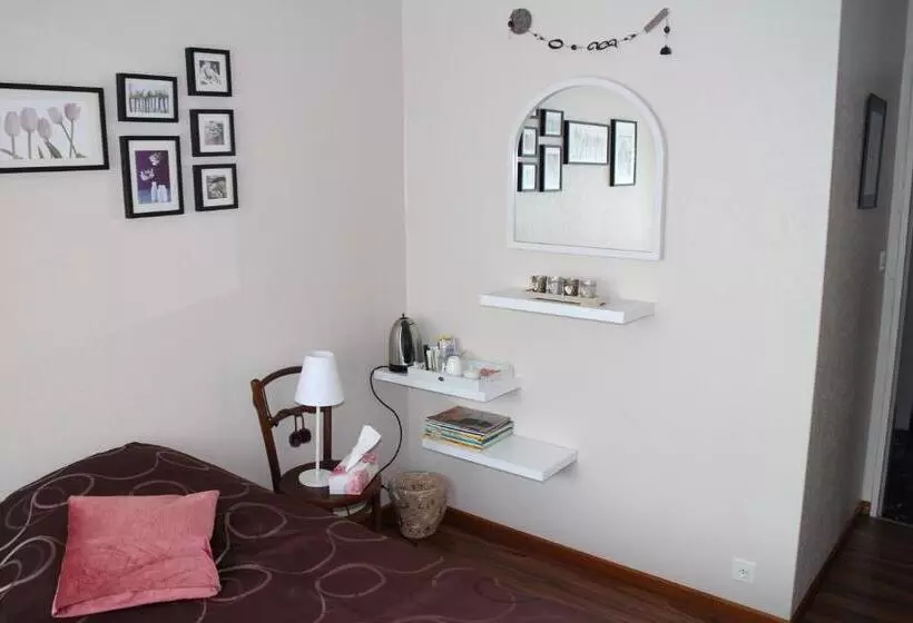 Aamiaismajoitus (B&B) Les Petites Chambres De La Bleue Maison