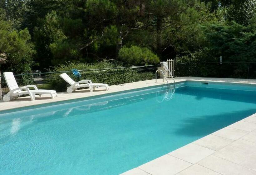 مبيت وإفطار Mas Grimaud   Gîte  Studio Et Chambres D Hôtes Familiales