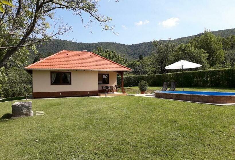 ペンション Cseresznyevirág Vendégházak