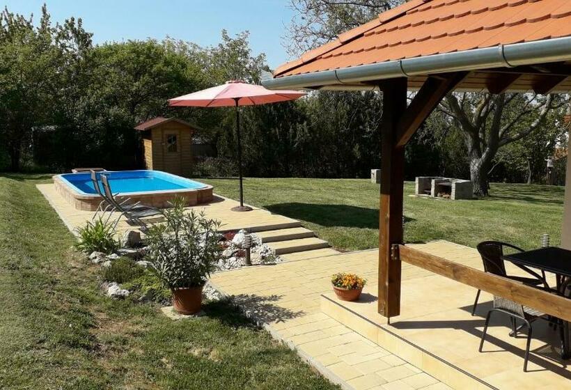 ペンション Cseresznyevirág Vendégházak