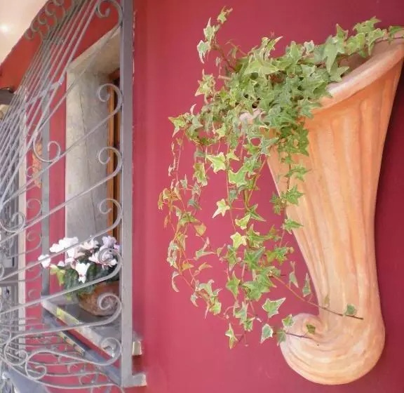 ペンション Il Toscano   Near Grotta Giusti