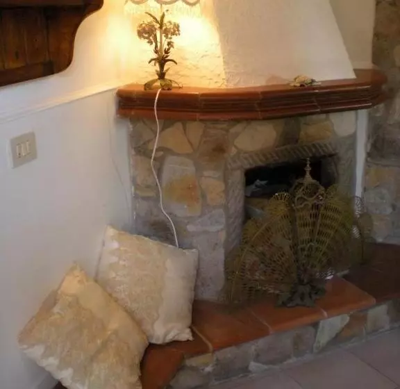 ペンション Il Toscano   Near Grotta Giusti
