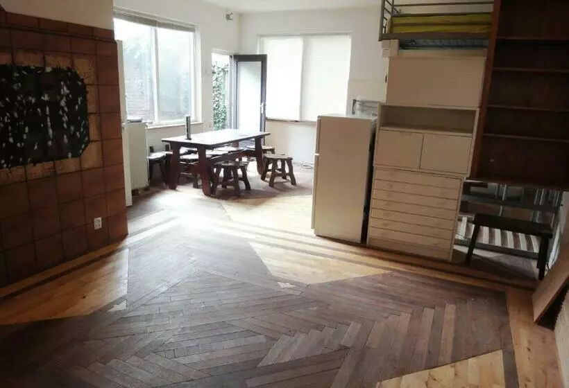 ユースホステル Frank S Backpackers