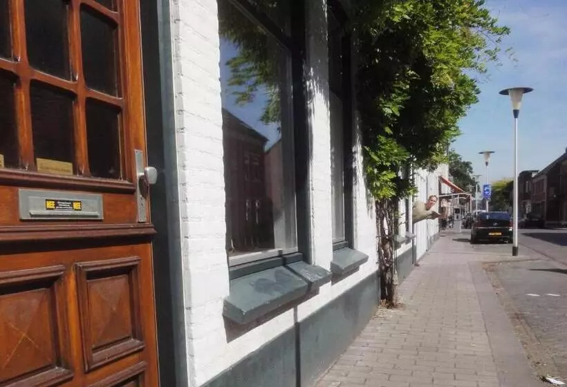 ユースホステル Frank S Backpackers