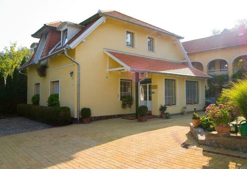 펜션 Hársfa Szálló