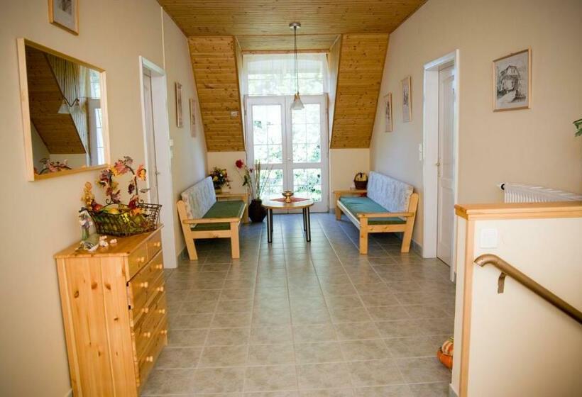 펜션 Hársfa Szálló