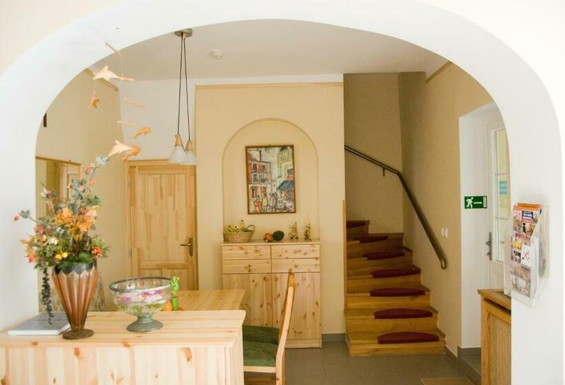 펜션 Hársfa Szálló