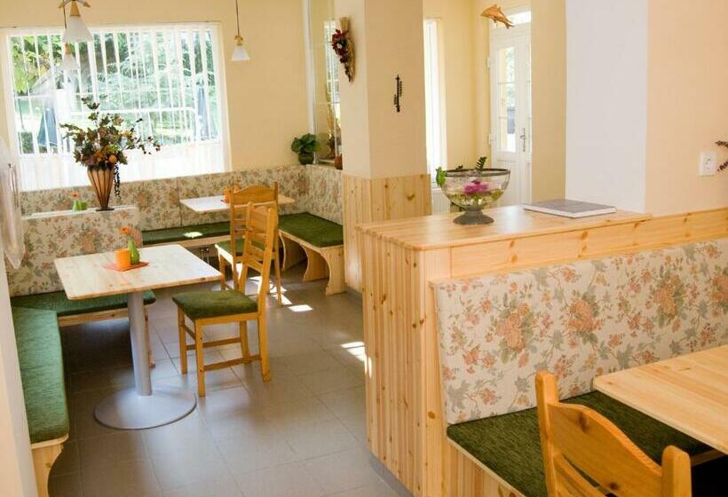 펜션 Hársfa Szálló