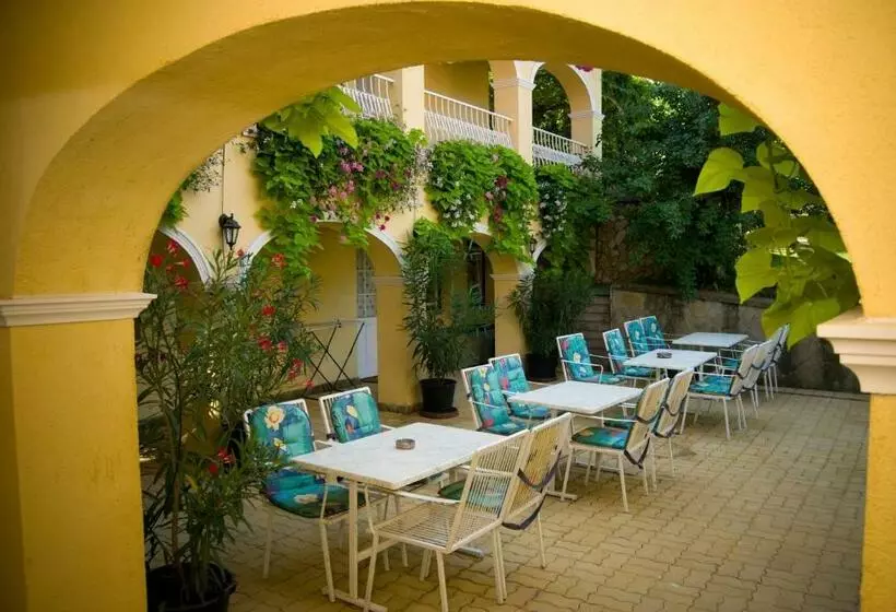 ペンション Hársfa Szálló