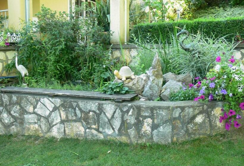 펜션 Hársfa Szálló