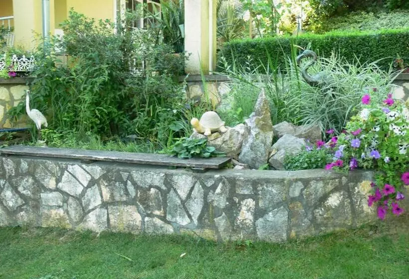 ペンション Hársfa Szálló