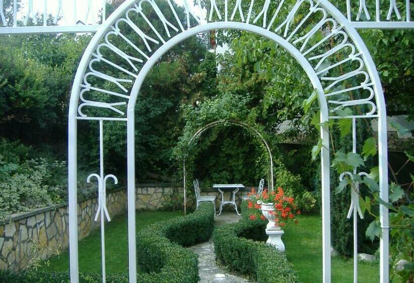 펜션 Hársfa Szálló