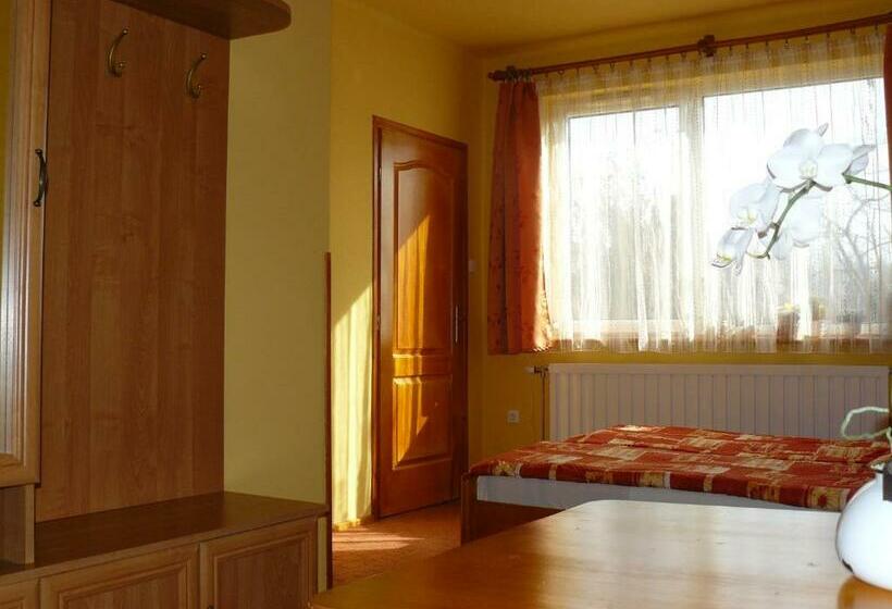 بنسيون Angéla Vendegház