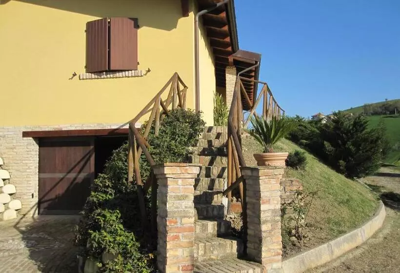 ホテル Agriturismo Tenuta Santa Maria