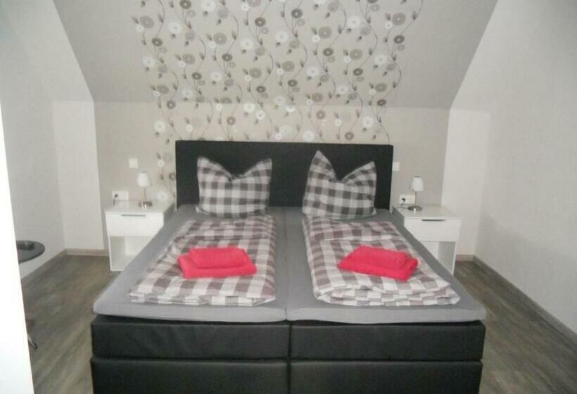 הוסטל Landgasthaus Moselhöhe