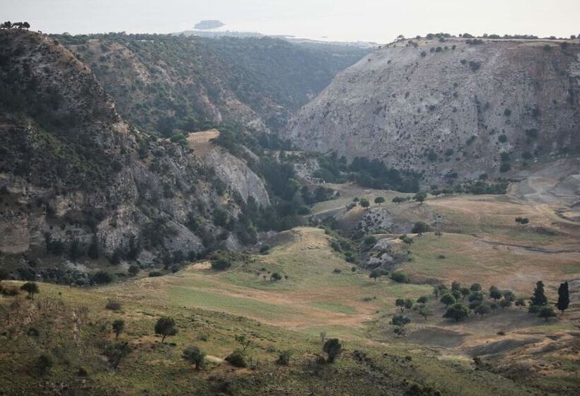 فندق صغير Loxandra Inn