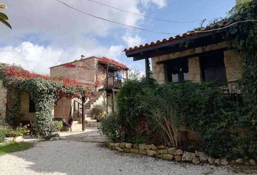 فندق صغير Loxandra Inn