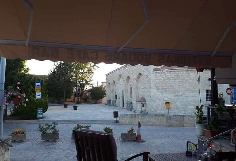 فندق صغير Loxandra Inn