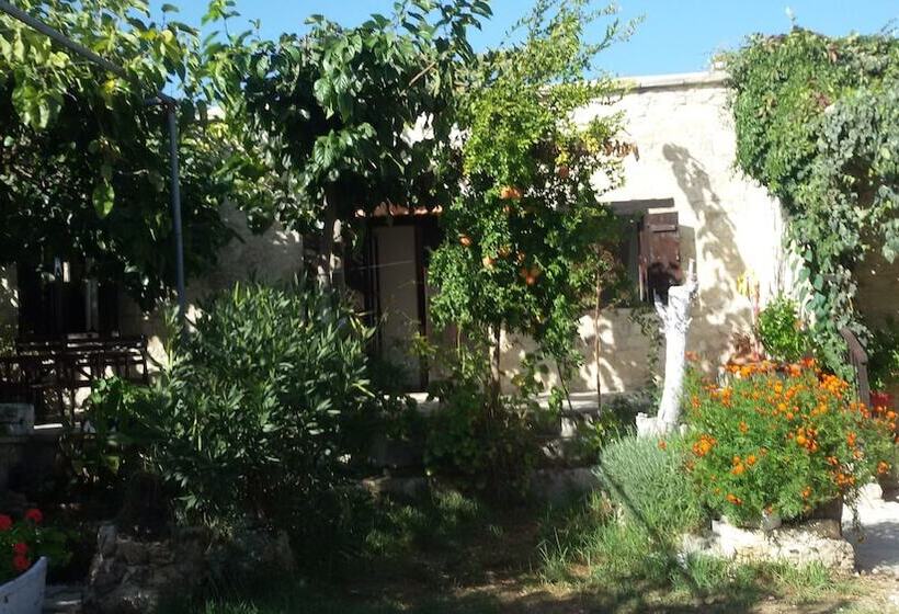 فندق صغير Loxandra Inn