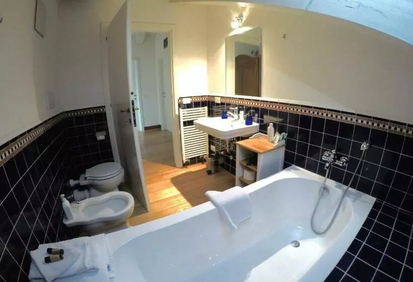 ベッドアンドブレックファースト Castello Di Brusata Apartment By Quokka 360   Romantic Flat With Pool