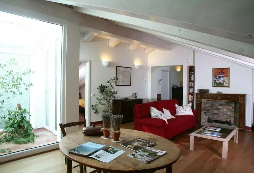 ベッドアンドブレックファースト Castello Di Brusata Apartment By Quokka 360   Romantic Flat With Pool