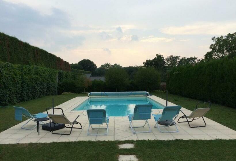 ベッドアンドブレックファースト Castello Di Brusata Apartment By Quokka 360   Romantic Flat With Pool