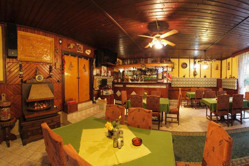 בית מלון כפרי Complex Turistic Caprioara