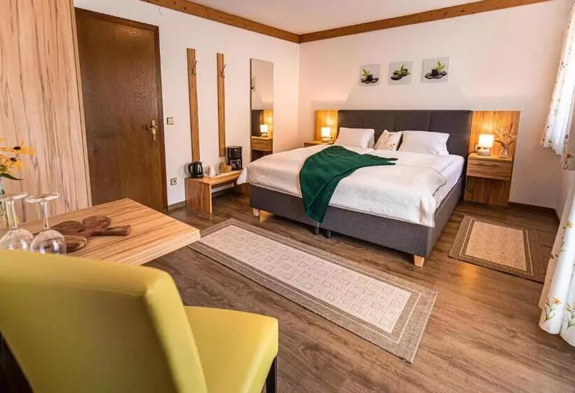 ペンション Haus Farmer