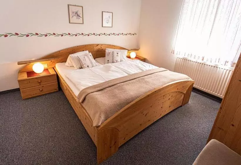 ペンション Haus Farmer