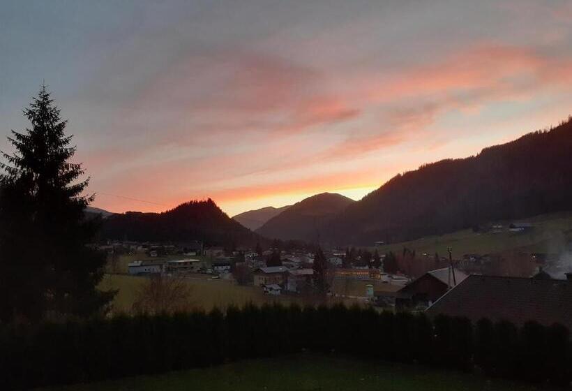 ペンション Haus Farmer